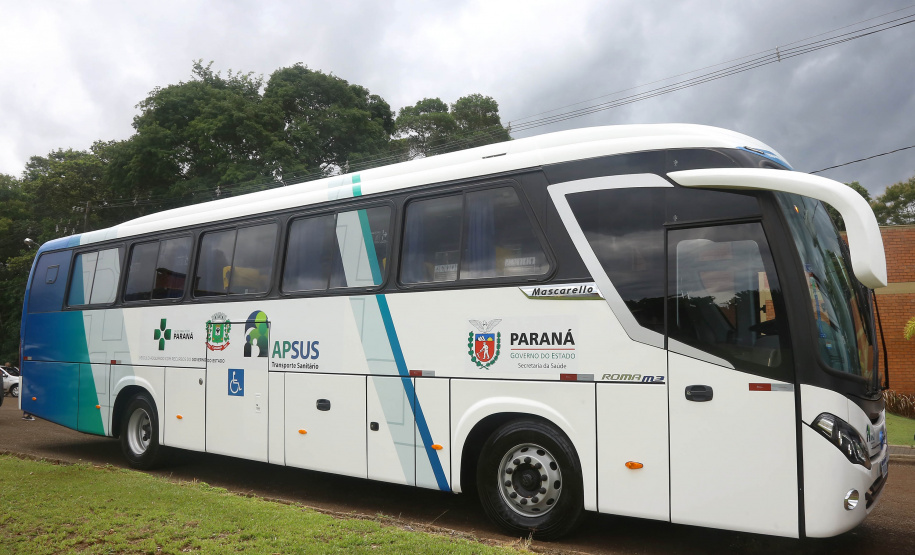 Uma cerimônia realizada nesta sexta-feira (15) em Capanema, no Sudoeste do Paraná, oficializou a entrega de uma Unidade de Saúde, uma UTI Móvel, equipamentos de fisioterapia e um ônibus de 40 lugares para a população local