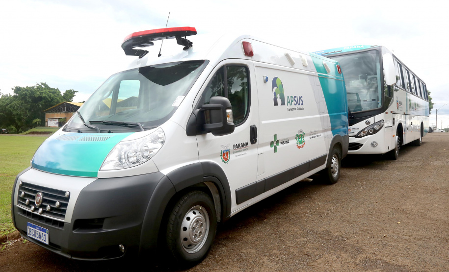 Uma cerimônia realizada nesta sexta-feira (15) em Capanema, no Sudoeste do Paraná, oficializou a entrega de uma Unidade de Saúde, uma UTI Móvel, equipamentos de fisioterapia e um ônibus de 40 lugares para a população local