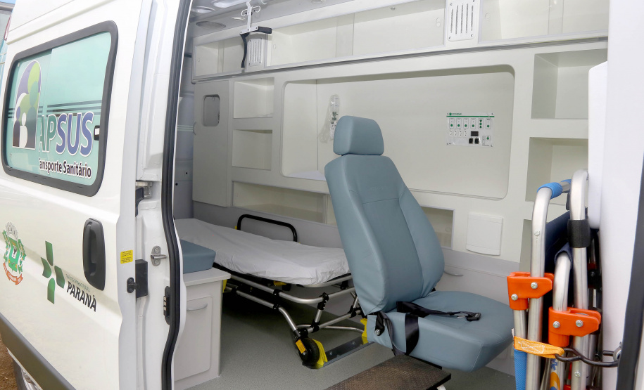 Uma cerimônia realizada nesta sexta-feira (15) em Capanema, no Sudoeste do Paraná, oficializou a entrega de uma Unidade de Saúde, uma UTI Móvel, equipamentos de fisioterapia e um ônibus de 40 lugares para a população local