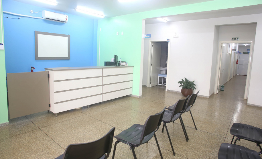 Uma cerimônia realizada nesta sexta-feira (15) em Capanema, no Sudoeste do Paraná, oficializou a entrega de uma Unidade de Saúde, uma UTI Móvel, equipamentos de fisioterapia e um ônibus de 40 lugares para a população local