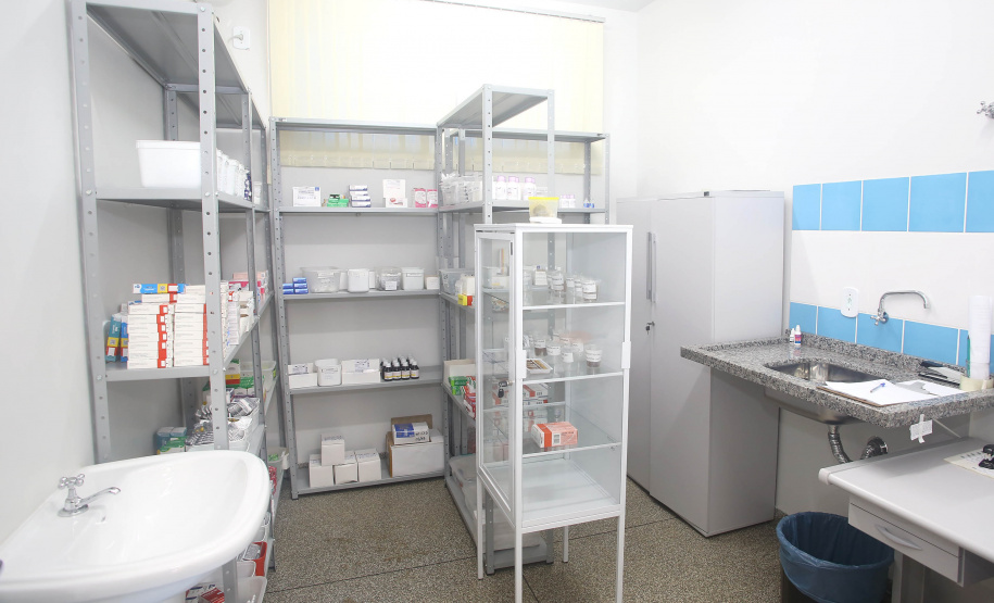 Uma cerimônia realizada nesta sexta-feira (15) em Capanema, no Sudoeste do Paraná, oficializou a entrega de uma Unidade de Saúde, uma UTI Móvel, equipamentos de fisioterapia e um ônibus de 40 lugares para a população local