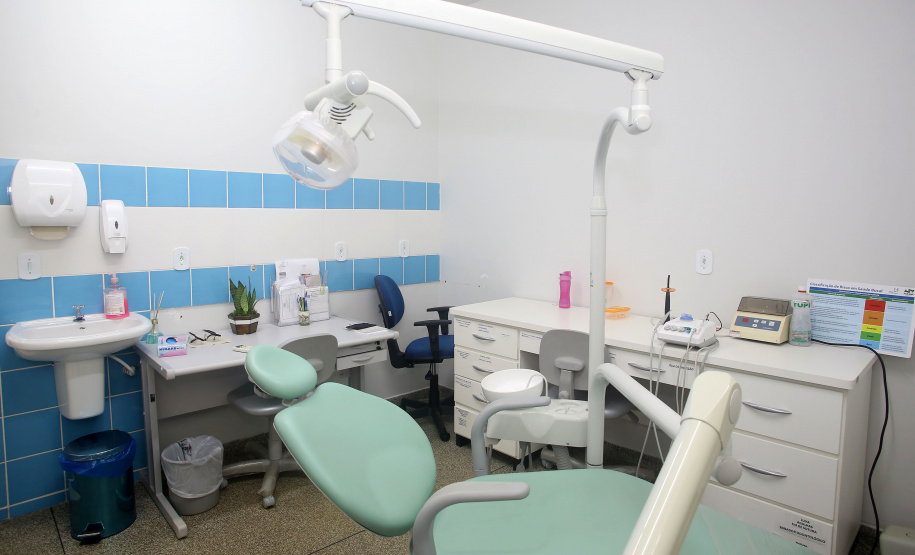 Uma cerimônia realizada nesta sexta-feira (15) em Capanema, no Sudoeste do Paraná, oficializou a entrega de uma Unidade de Saúde, uma UTI Móvel, equipamentos de fisioterapia e um ônibus de 40 lugares para a população local