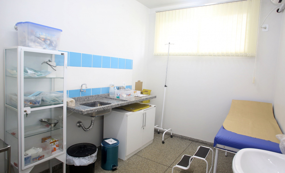 Uma cerimônia realizada nesta sexta-feira (15) em Capanema, no Sudoeste do Paraná, oficializou a entrega de uma Unidade de Saúde, uma UTI Móvel, equipamentos de fisioterapia e um ônibus de 40 lugares para a população local