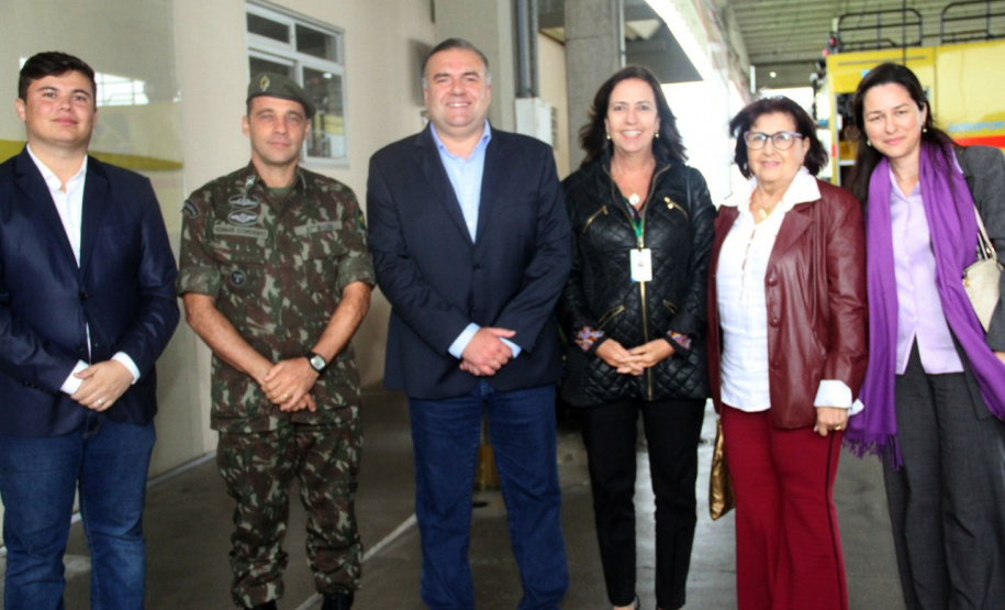 O secretário da Justiça, Família e Trabalho (Sejuf), Ney Leprevost recepcionou, nesta sexta feira, 15, um novo grupo de 109 venezuelanos que chegou à Curitiba. Os imigrantes vieram de Boa Vista (RR), em um avião da Força Aérea Brasileira (FAB), numa ação da Operação Acolhida. - Curitiba, 15/02/2019 - Foto: Divulgação SEJUF