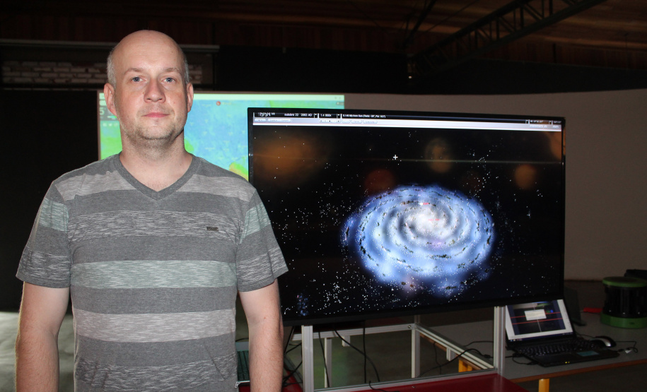 Professores, estudantes, pesquisadores e membros da comunidade escolar já podem fazer o agendamento para excursões guiadas ao Parque da Ciência Newton Freire Maia, em Pinhais, na Região Metropolitana de Curitiba (RMC). O parque é um espaço de divulgação científica da Secretaria de Estado da Educação e as visitas escolares acontecem de terça a sexta-feira gratuitamente.  Na foto, o superintendente da Educação Raph Gomes Alves. -  Curitiba, 15/02/2019  -  Foto: Divulgação SEED