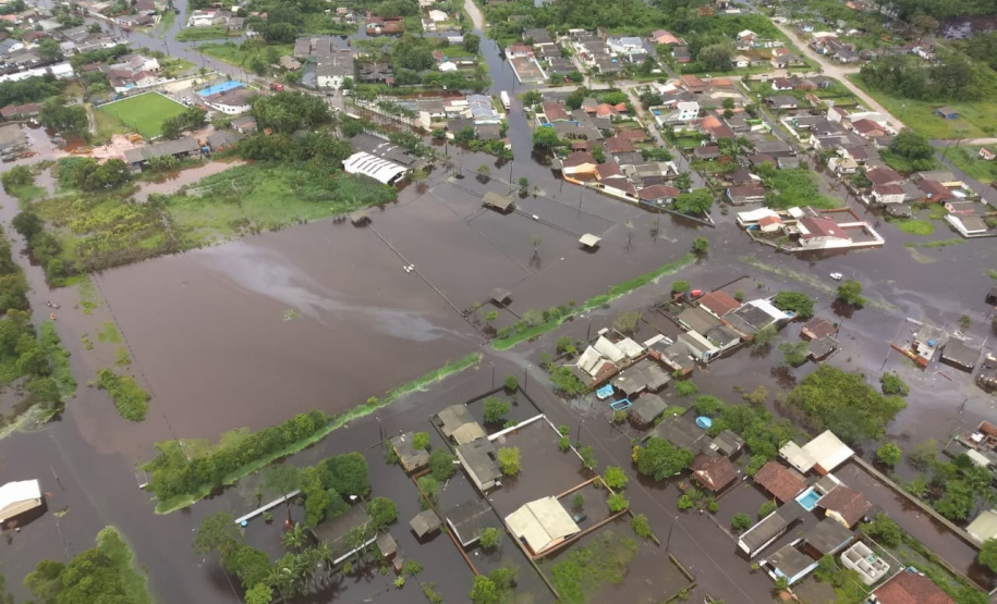 Cerca de 100 pessoas ficaram desalojadas em Guaratuba, no Litoral do Estado, em função das fortes chuvas que atingem a região desde sexta-feira (15). A Defesa Civil estima que cerca de 40 famílias estejam desalojadas em função dos alagamentos que ocorreram no município. - Guaratuba, 17/02/2019 - Foto: Defesa Civil do Governo do Paraná