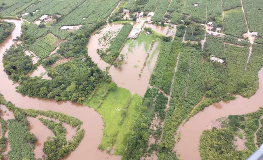 Cerca de 100 pessoas ficaram desalojadas em Guaratuba, no Litoral do Estado, em função das fortes chuvas que atingem a região desde sexta-feira (15). A Defesa Civil estima que cerca de 40 famílias estejam desalojadas em função dos alagamentos que ocorreram no município. - Guaratuba, 17/02/2019 - Foto: Defesa Civil do Governo do Paraná