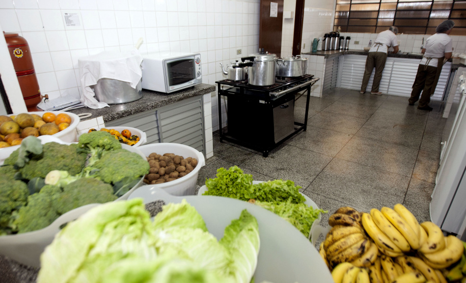 As escolas estaduais começam a receber nesta terça-feira (19) itens da agricultura familiar e ovos – quase 182 mil dúzias. -  Foto: Arquivo SEED