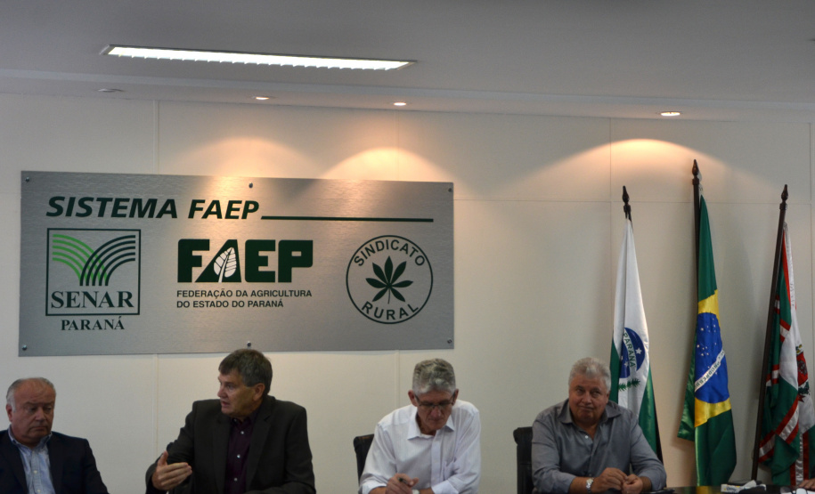 Estados do Sul querem avançar em sanidade na produção de leite. Representantes dos estados do Sul debateram nesta segunda-feira (19) tema na sede da Federação da Agricultura do Estado do Paraná (Faep), em Curitiba, com a presença dos secretários da Agricultura e Abastecimento, Norberto Ortigara, do Paraná; e de Ricardo de Gouvêa, da Agricultura e da Pesca de Santa Catarina.  -  Curitiba, 18/02/2019  -  Foto: Divulgação SEAB