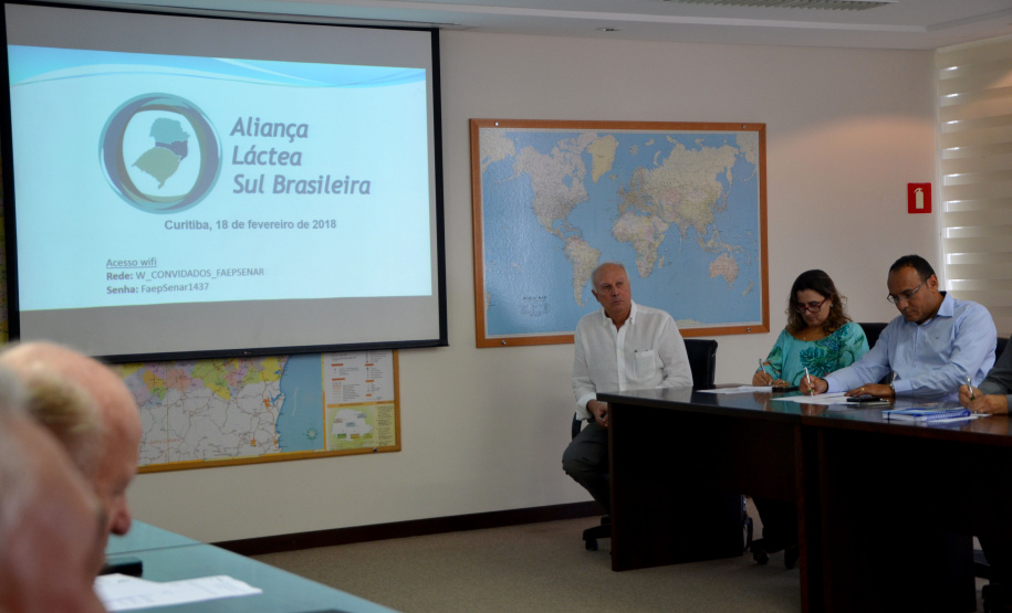 Estados do Sul querem avançar em sanidade na produção de leite. Representantes dos estados do Sul debateram nesta segunda-feira (19) tema na sede da Federação da Agricultura do Estado do Paraná (Faep), em Curitiba, com a presença dos secretários da Agricultura e Abastecimento, Norberto Ortigara, do Paraná; e de Ricardo de Gouvêa, da Agricultura e da Pesca de Santa Catarina.  -  Curitiba, 18/02/2019  -  Foto: Divulgação SEAB