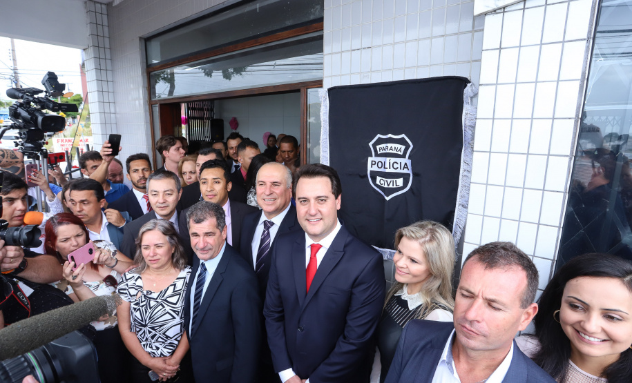 O governador Carlos Massa Ratinho Junior inaugura a nova sede da Delegacia da Mulher e do Adolescente de São José dos Pinhais, na Região Metropolitana de Curitiba.Foto: Rodrigo Felix Leal/ANPr