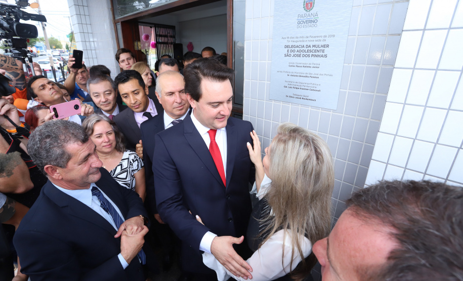 O governador Carlos Massa Ratinho Junior inaugura a nova sede da Delegacia da Mulher e do Adolescente de São José dos Pinhais, na Região Metropolitana de Curitiba.Foto: Rodrigo Felix Leal/ANPr