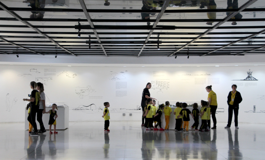 O Museu Oscar Niemeyer preparou uma oficina e programou uma visita mediada para quem for ao MON nesta semana aproveitar a quarta-feira gratuita (20).  -  Curitiba, 19/02/2019  -  Foto: Divulgação MON
