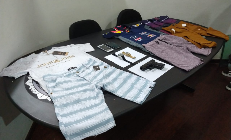 O Centro de Operações Policiais Especiais (Cope), da Polícia Civil do Paraná, prendeu nesta terça-feira (19) Leonardo de Sena, 24 anos, suspeito de assaltar uma joalheria do Shopping Mueller, de Curitiba. O rapaz, que é foragido da prisão, foi encontrado pelos policiais no bairro Sitio Cercado, menos de 24 horas após o assalto. - Curitiba, 20/02/2019 - Foto: Divulgação SESP