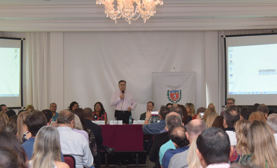 A necessidade de mudança e o compromisso com a transparência foram os pontos fortes da primeira reunião ordinária, deste ano, da Comissão Intergestores Bipartite (CIB), que reúne representantes estaduais e municipais na discussão e pactuação de ações na área de saúde no Paraná. O encontro que contou com a presença de cerca de 400 pessoas aconteceu nesta quarta-feira (20) em Curitiba.Foto: Diogo Pracz de Oliveira/SESA