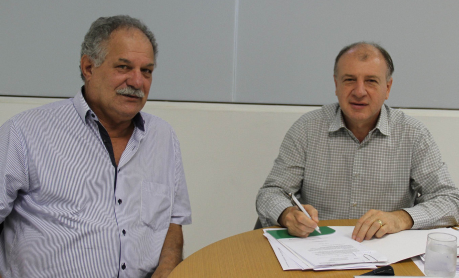 O secretário do Desenvolvimento Urbano (SEDU), João Carlos Ortega, autorizou nesta quarta-feira (20) duas homologações e duas licitações para obras nos municípios de Rio Azul, Engenheiro Beltrão, Ivatuba e de Jandaia do Sul. O valor total autorizado chega a R$ 2,86 milhões com recursos do Sistema de Financiamento aos Municípios (SFM), sendo que só das licitações são R$ 351,82 mil. -  Curitiba, 20/01/2019  -  Foto: Divulgação SEDU