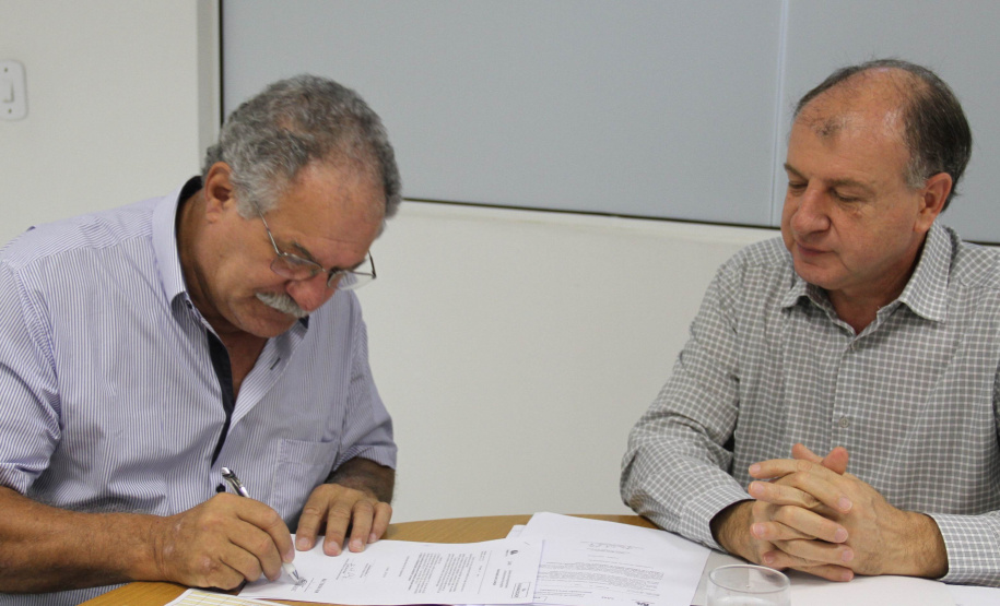 O secretário do Desenvolvimento Urbano (SEDU), João Carlos Ortega, autorizou nesta quarta-feira (20) duas homologações e duas licitações para obras nos municípios de Rio Azul, Engenheiro Beltrão, Ivatuba e de Jandaia do Sul. O valor total autorizado chega a R$ 2,86 milhões com recursos do Sistema de Financiamento aos Municípios (SFM), sendo que só das licitações são R$ 351,82 mil. -  Curitiba, 20/01/2019  -  Foto: Divulgação SEDU