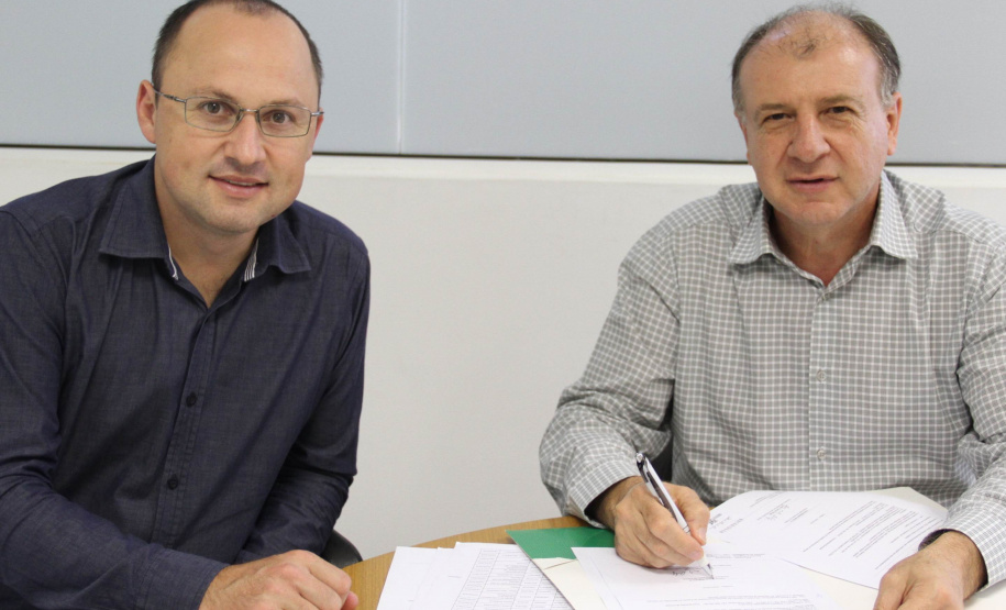 O secretário do Desenvolvimento Urbano (SEDU), João Carlos Ortega, autorizou nesta quarta-feira (20) duas homologações e duas licitações para obras nos municípios de Rio Azul, Engenheiro Beltrão, Ivatuba e de Jandaia do Sul. O valor total autorizado chega a R$ 2,86 milhões com recursos do Sistema de Financiamento aos Municípios (SFM), sendo que só das licitações são R$ 351,82 mil. -  Curitiba, 20/01/2019  -  Foto: Divulgação SEDU