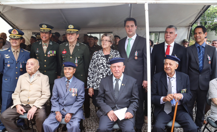 Os 74 anos da Tomada de Monte Castelo, batalha no Norte da Itália que marcou a participação da Força Expedicionária Brasileira (FEB) na Segunda Guerra Mundial, foram lembrados nesta quinta-feira (21/2), em cerimônia no Museu do Expedicionário, em Curitiba. O governador Carlos Massa Ratinho Junior participou no evento, junto com quatro expedicionários e familiares dos pracinhas.  -  Curitiba, 21/02/2019  -  Foto: Rodrigo Félix Leal/ANPr