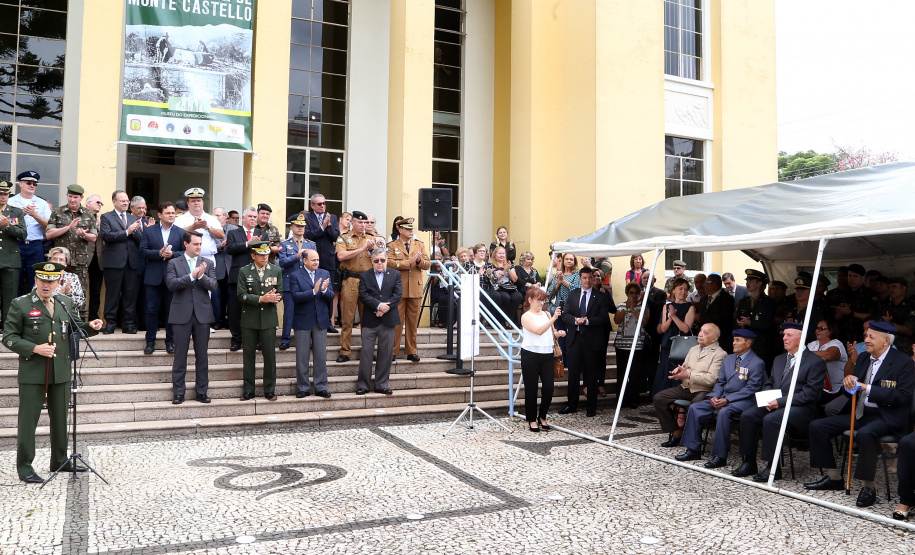 O governador Carlos Massa Ratinho Junior particip da cerimônia que comemora o 74º aniversário da tomada de Monte Castelo, na Itália, pela Força Expedicionária Brasileira, na Segunda Guerra Mundial. Foto: Gilson Abreu/ANPr