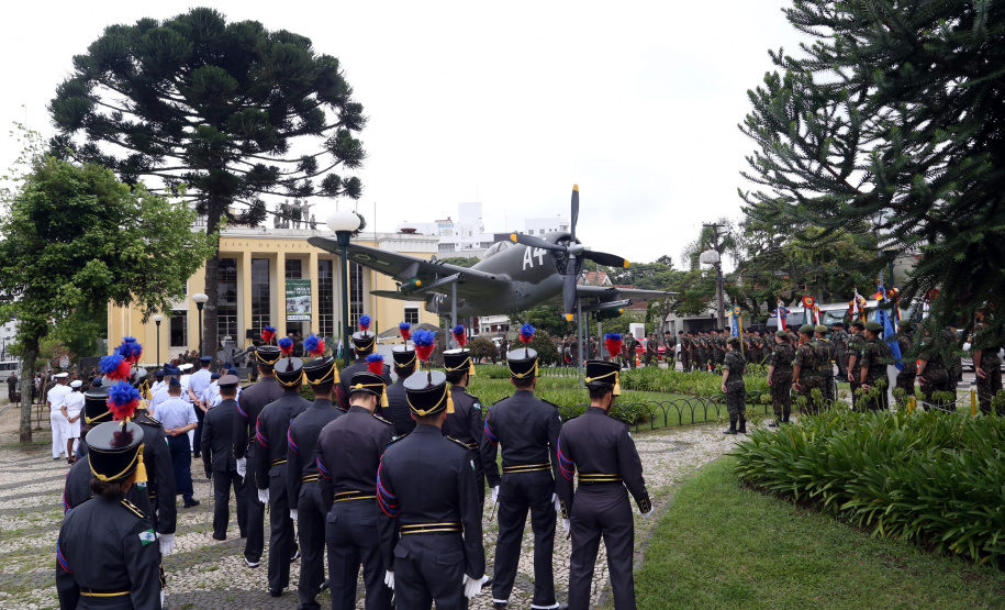 O governador Carlos Massa Ratinho Junior particip da cerimônia que comemora o 74º aniversário da tomada de Monte Castelo, na Itália, pela Força Expedicionária Brasileira, na Segunda Guerra Mundial. Foto: Gilson Abreu/ANPr