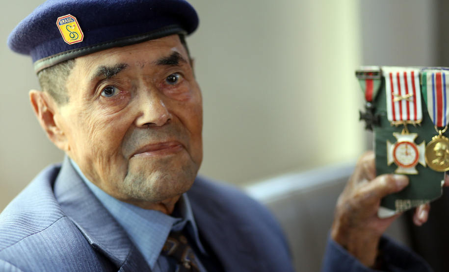 O governador Carlos Massa Ratinho Junior particip da cerimônia que comemora o 74º aniversário da tomada de Monte Castelo, na Itália, pela Força Expedicionária Brasileira, na Segunda Guerra Mundial. Foto: Gilson Abreu/ANPr