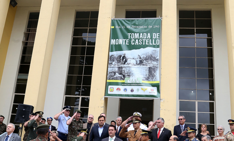 O governador Carlos Massa Ratinho Junior particip da cerimônia que comemora o 74º aniversário da tomada de Monte Castelo, na Itália, pela Força Expedicionária Brasileira, na Segunda Guerra Mundial. Foto: Gilson Abreu/ANPr