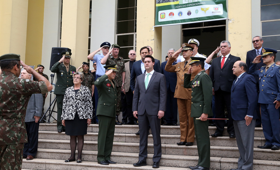 O governador Carlos Massa Ratinho Junior particip da cerimônia que comemora o 74º aniversário da tomada de Monte Castelo, na Itália, pela Força Expedicionária Brasileira, na Segunda Guerra Mundial. Foto: Gilson Abreu/ANPr