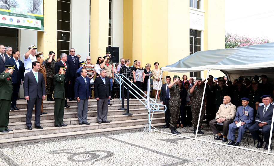 O governador Carlos Massa Ratinho Junior particip da cerimônia que comemora o 74º aniversário da tomada de Monte Castelo, na Itália, pela Força Expedicionária Brasileira, na Segunda Guerra Mundial. Foto: Gilson Abreu/ANPr