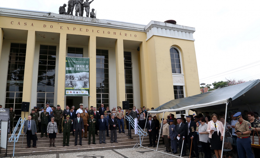 O governador Carlos Massa Ratinho Junior particip da cerimônia que comemora o 74º aniversário da tomada de Monte Castelo, na Itália, pela Força Expedicionária Brasileira, na Segunda Guerra Mundial. Foto: Gilson Abreu/ANPr