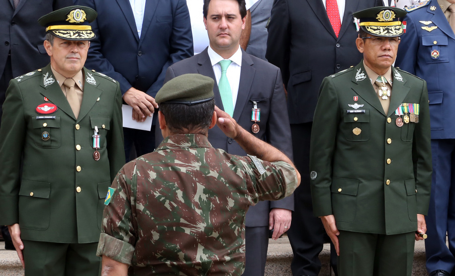 O governador Carlos Massa Ratinho Junior particip da cerimônia que comemora o 74º aniversário da tomada de Monte Castelo, na Itália, pela Força Expedicionária Brasileira, na Segunda Guerra Mundial. Foto: Gilson Abreu/ANPr