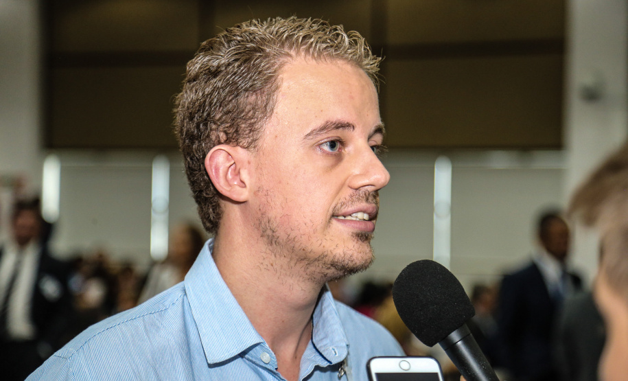O governador Carlos Massa Ratinho Junior participa da solenidade que formaliza a Força-Tarefa Infância Segura de Prevenção e Combate a Crimes Contra a Criança, nesta quinta-feira (21) no Palácio da Justiça. Na foto, Renann Ferreira, presidente do Conselho Estadual de Direitos da Criança e do Adolescente (CEDCA). - Curitiba, 21/02/2019 - Foto: Geraldo Bubniak/ANPr