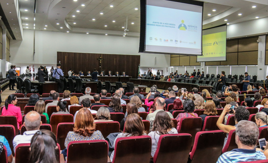 O governador Carlos Massa Ratinho Junior participa da solenidade que formaliza a Força-Tarefa Infância Segura de Prevenção e Combate a Crimes Contra a Criança, nesta quinta-feira (21) no Palácio da Justiça. Curitiba, 21/02/2019 - Foto: Geraldo Bubniak/ANPr