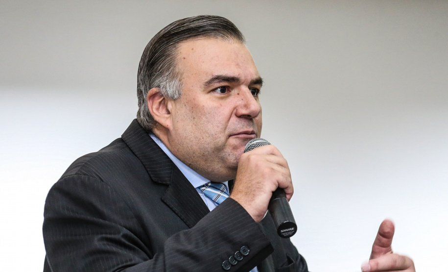 O governador Carlos Massa Ratinho Junior participa da solenidade que formaliza a Força-Tarefa Infância Segura de Prevenção e Combate a Crimes Contra a Criança, nesta quinta-feira (21) no Palácio da Justiça. Na foto, o deputado federal e secretário da Justiça, Família e Trabalho (Sejuf), Ney Leprevost. - Curitiba, 21/02/2019 - Foto: Geraldo Bubniak/ANPr