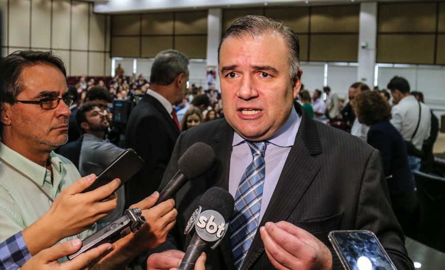 O governador Carlos Massa Ratinho Junior participa da solenidade que formaliza a Força-Tarefa Infância Segura de Prevenção e Combate a Crimes Contra a Criança, nesta quinta-feira (21) no Palácio da Justiça. Na foto, o deputado federal e secretário da Justiça, Família e Trabalho (Sejuf), Ney Leprevost. - Curitiba, 21/02/2019 - Foto: Geraldo Bubniak/ANPr