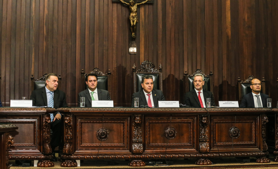 O governador Carlos Massa Ratinho Junior participa da solenidade que formaliza a Força-Tarefa Infância Segura de Prevenção e Combate a Crimes Contra a Criança, nesta quinta-feira (21) no Palácio da Justiça. Curitiba, 21/02/2019 - Foto: Geraldo Bubniak/ANPr