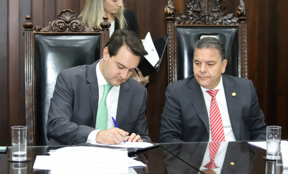 O governador Carlos Massa Ratinho Junior participa da solenidade que formaliza a Força-Tarefa Infância Segura de Prevenção e Combate a Crimes Contra a Criança, nesta quinta-feira (21) no Palácio da Justiça. Curitiba, 21/02/2019 - Foto: Rodrigo Félix Leal/ANPr