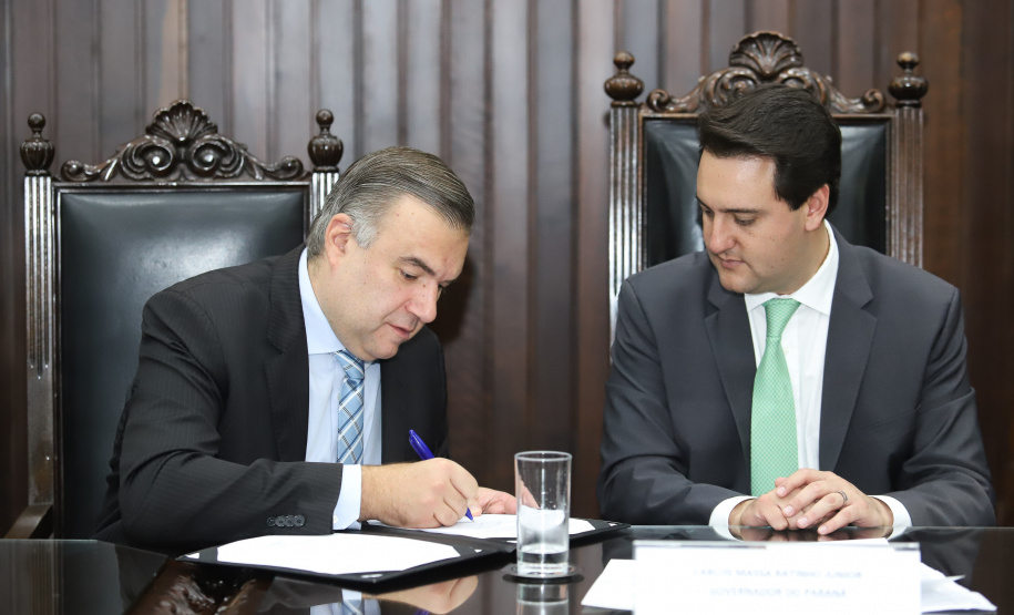 O governador Carlos Massa Ratinho Junior participa da solenidade que formaliza a Força-Tarefa Infância Segura de Prevenção e Combate a Crimes Contra a Criança, nesta quinta-feira (21) no Palácio da Justiça. Curitiba, 21/02/2019 - Foto: Rodrigo Félix Leal/ANPr
