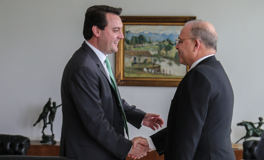O governador Carlos Massa Ratinho Junior recebe o Embaixador da República da Tunísia no Brasil Mohamed Hedi Soltani e o primeiro Secretário Amine Sayeb, nesta quinta-feira (21) no Palácio Iguaçu. Curitiba, 21/02/2019 - Foto: Geraldo Bubniak/ANPr