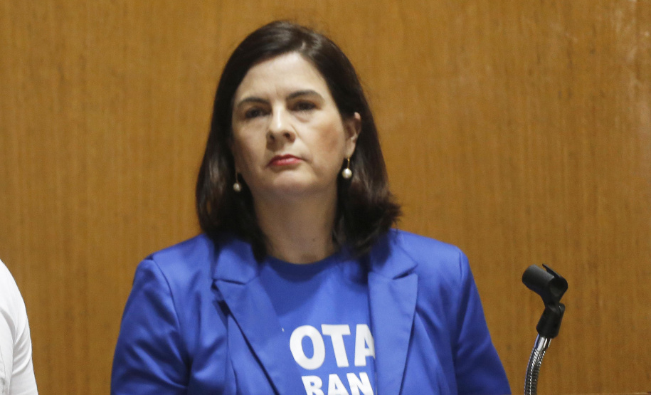 GOVERNO FAZ A ENTREGA DO 39º PRÊMIO DO PROGRAMA NOTA PARANÁ. A coordenadora do Nota Paraná, Marta Gambini, entregou nesta quinta-feira (21) os três principais prêmios do 39.º sorteio de fevereiro.Curitiba, 21-02-19.Foto: Arnaldo Alves / ANPr.