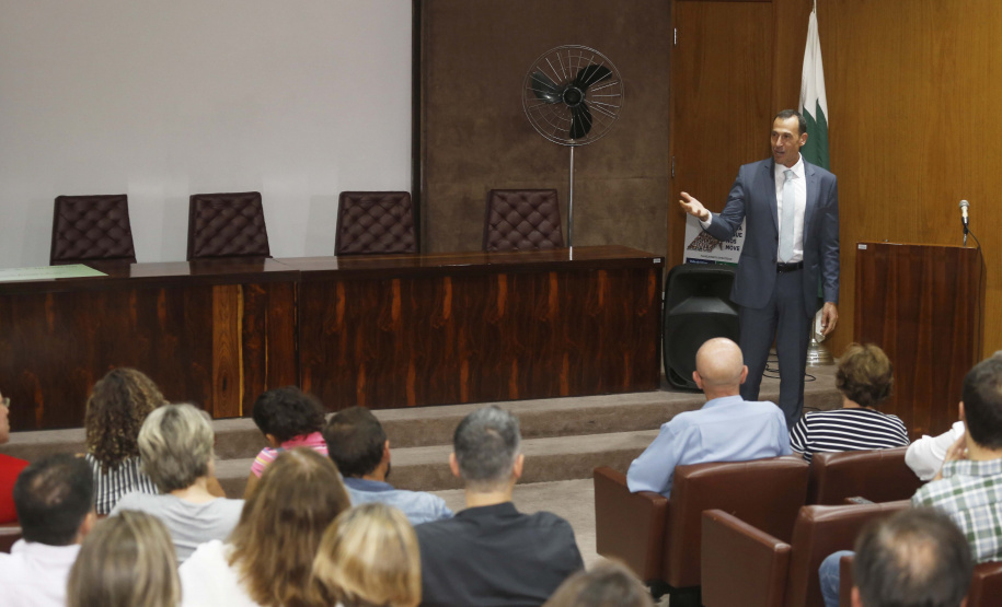 GOVERNO FAZ A ENTREGA DO 39º PRÊMIO DO PROGRAMA NOTA PARANÁ. A coordenadora do Nota Paraná, Marta Gambini, entregou nesta quinta-feira (21) os três principais prêmios do 39.º sorteio de fevereiro. N/F: Luiz Fernandes Moraes Jr, coordenador da Receita Estadual.Curitiba, 21-02-19.Foto: Arnaldo Alves / ANPr.