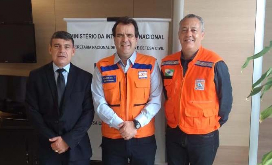 O coordenador estadual de Proteção e Defesa Civil do Paraná, coronel Ricardo Silva, se reuniu com o Secretário Nacional de Proteção e Defesa Civil, coronel Alexandre Lucas Alves, nesta quarta-feira (20), em Brasília, e apresentou uma proposta de integração dos dados do SISDC (sistema estadual) ao cadastro nacional. - Brasília, 20/02/2019 - Foto: Divulgação/Defesa Civil