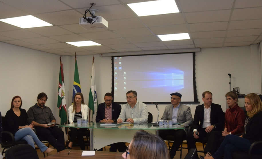 A Secretaria de Estado da Saúde em Curitiba, uma reunião para alinhamento das estratégias de controle da febre amarela. Além do Paraná, participam representantes de Santa Catarina, Rio Grande do Sul e de São Paulo, além do Ministério da Saúde e da Organização Panamericana de Saúde (Opas), com o apoio do Conselho Nacional de Secretários da Saúde. - Curitiba, 21/02/2019 - Foto: Divulgação SESA