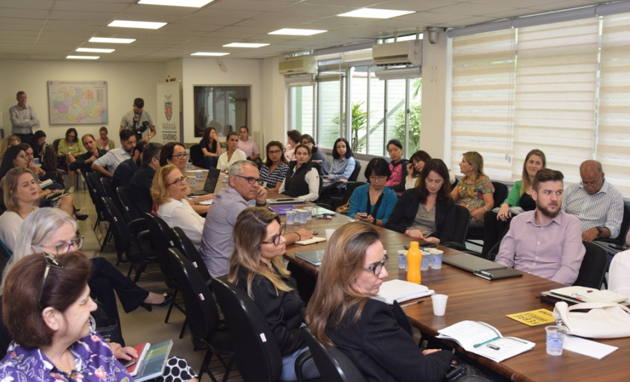 A Secretaria de Estado da Saúde em Curitiba, uma reunião para alinhamento das estratégias de controle da febre amarela. Além do Paraná, participam representantes de Santa Catarina, Rio Grande do Sul e de São Paulo, além do Ministério da Saúde e da Organização Panamericana de Saúde (Opas), com o apoio do Conselho Nacional de Secretários da Saúde. - Curitiba, 21/02/2019 - Foto: Divulgação SESA