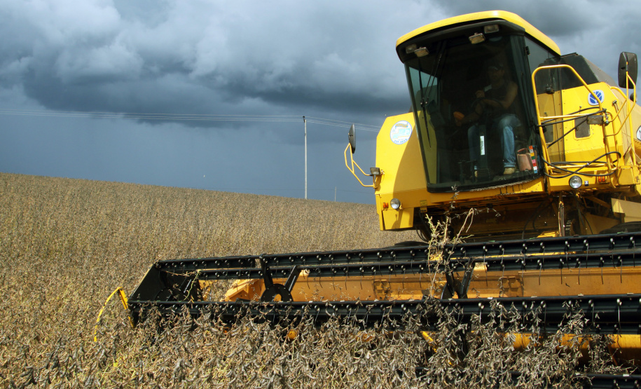 O Paraná irá colher na safra de grãos de verão 2018/19 um volume de 19,9 milhões de toneladas, 12% menor que a safra anterior que rendeu um volume de 22,7 milhões de toneladas. Apesar da perda, os preços dos principais produtos permanecem bons para os produtores.Foto Jonas Oliveira/ ArquivoANPr