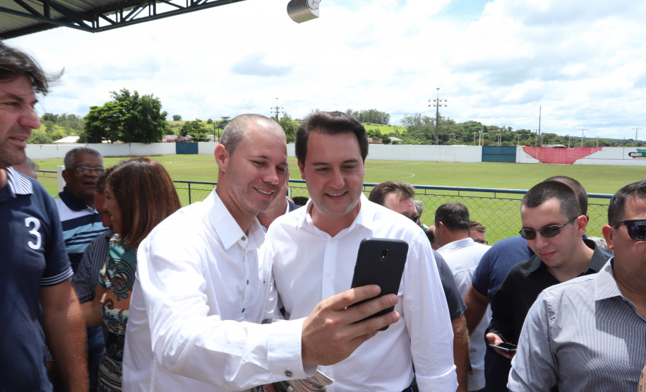Governador Carlos Massa Ratinho Júnior participa da posse da diretoria da Associação dos Municípios do Norte Pioneiro (Amunorp), em Pinhalão, no Clube Aerp. - Pinhalão 22/02/2019 - Foto: Rodrigo Félix Leal/ANPr