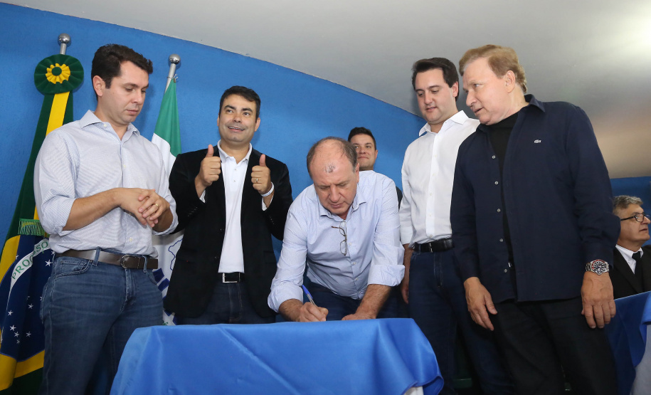 Governador Carlos Massa Ratinho Júnior participa da posse da nova diretoria da Associação dos Municípios do Norte Pioneiro (Amunorpi). O prefeito de Pinhalão, Sérgio Rodrigues é o presidente da Associação. - Pinhalão, 22/01/2019 - Foto: Jaelson Lucas/ANPr