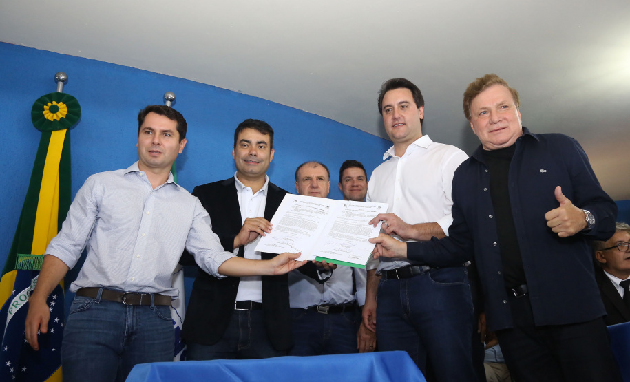 Governador Carlos Massa Ratinho Júnior participa da posse da nova diretoria da Associação dos Municípios do Norte Pioneiro (Amunorpi). O prefeito de Pinhalão, Sérgio Rodrigues é o presidente da Associação. - Pinhalão, 22/01/2019 - Foto: Jaelson Lucas/ANPr