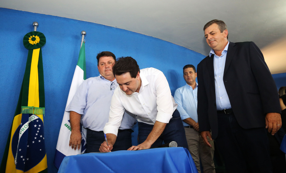 Governador Carlos Massa Ratinho Júnior participa da posse da nova diretoria da Associação dos Municípios do Norte Pioneiro (Amunorpi). O prefeito de Pinhalão, Sérgio Rodrigues é o presidente da Associação. - Pinhalão, 22/01/2019 - Foto: Jaelson Lucas/ANPr
