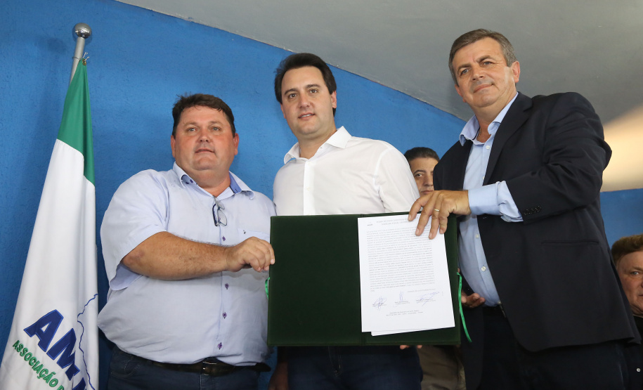Governador Carlos Massa Ratinho Júnior participa da posse da nova diretoria da Associação dos Municípios do Norte Pioneiro (Amunorpi). O prefeito de Pinhalão, Sérgio Rodrigues é o presidente da Associação. - Pinhalão, 22/01/2019 - Foto: Jaelson Lucas/ANPr
